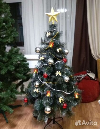 Ёлка искусственная пушистая зелёная С шишками