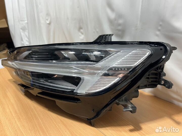 Фapa volvo V60/S60 пeредняя левая оригинал (б/у)