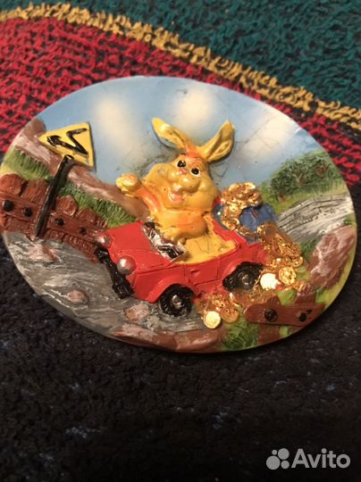 Магнит Зайчик на машине