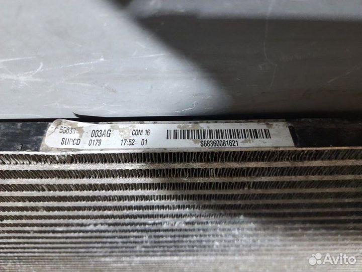 Радиатор кондиционера Jeep Grand Cherokee WK2