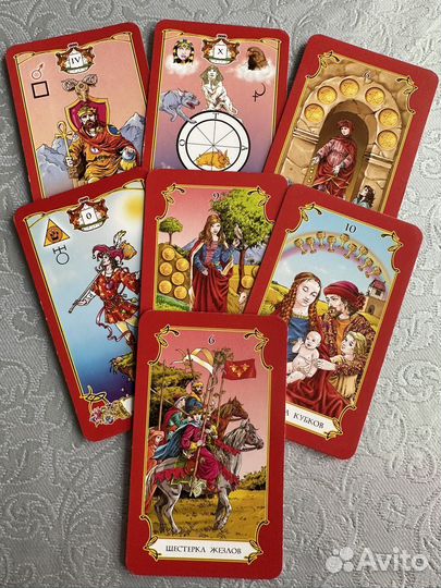 Ритуальные свечи и расклады на картах