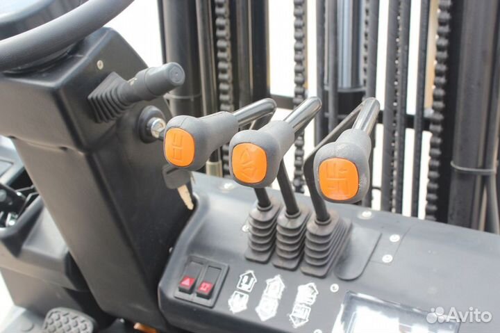 Вилочный погрузчик UN Forklift FD18, 2023