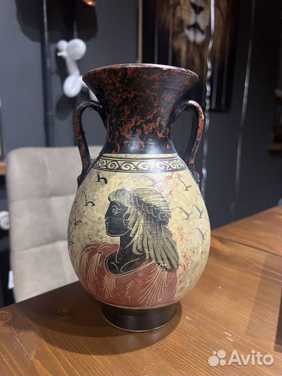 Ваза в греческом стиле