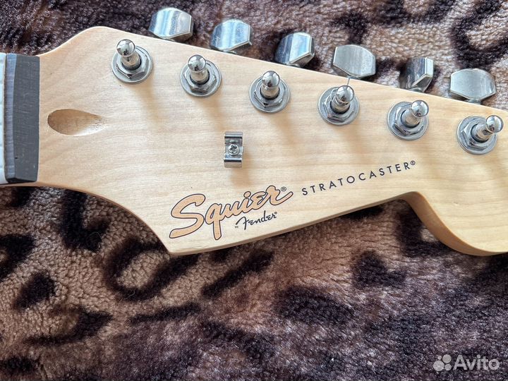 Гитра fender stratocaster