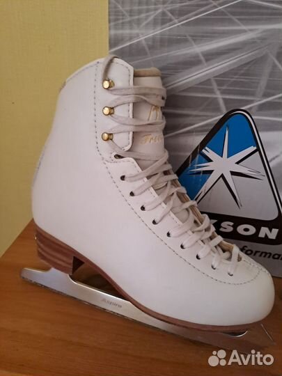 Фигурные коньки jackson