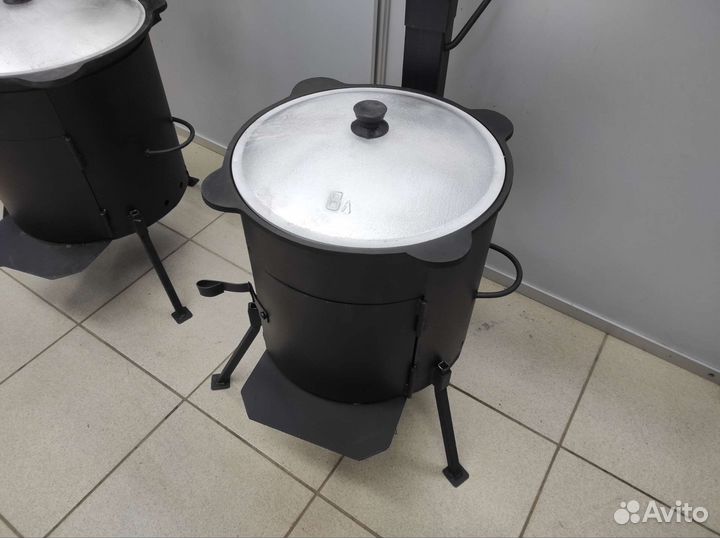 Казан чугунный с печью и трубой