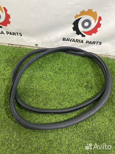 Уплотнитель двери передний правый Audi A8 D3 4.2