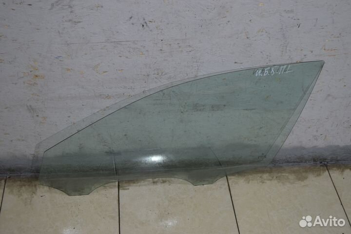 Стекло двери переднее левое Volkswagen Passat B5