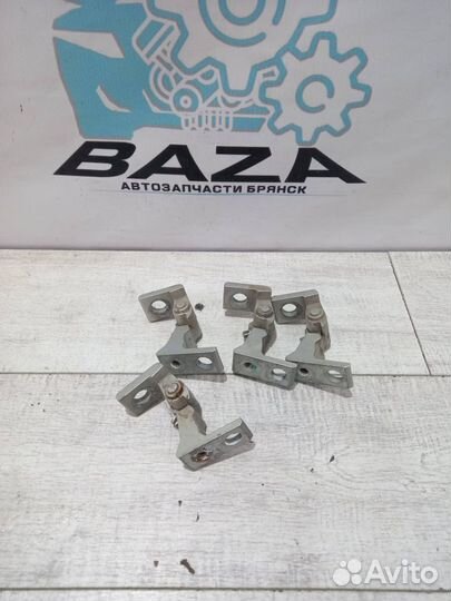 Петля двери Volkswagen Polo 5