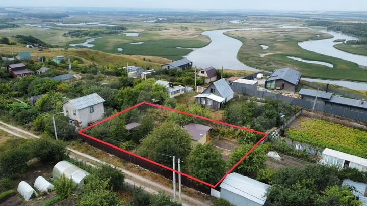 Дом 16 м² на участке 5,7 сот.