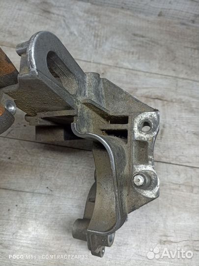 Кронштейн двигателя Ford focus 2 3 1.6