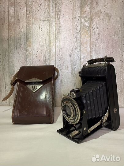 Антикварный фотоаппарат