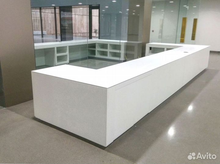 Ресепшн для офиса кварцевого агломерата