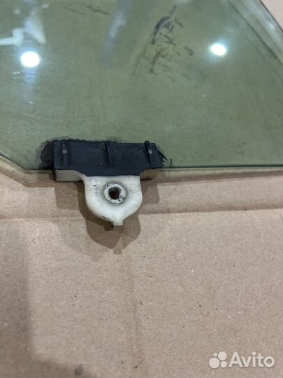 Стекло двери Передний правое Mitsubishi asx