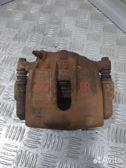 Суппорт передний правый Chery M11 SQR481F 2011