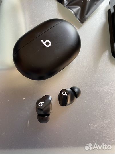 Беспроводные наушники Beats