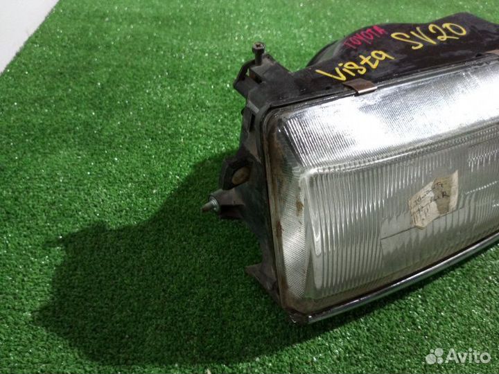 Фара галогеновая правая Toyota Vista SV20