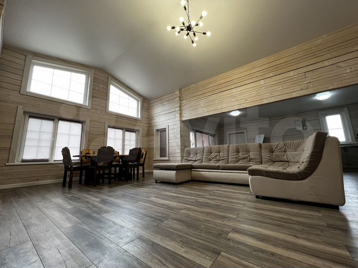 Коттедж 160 м² на участке 10 сот.