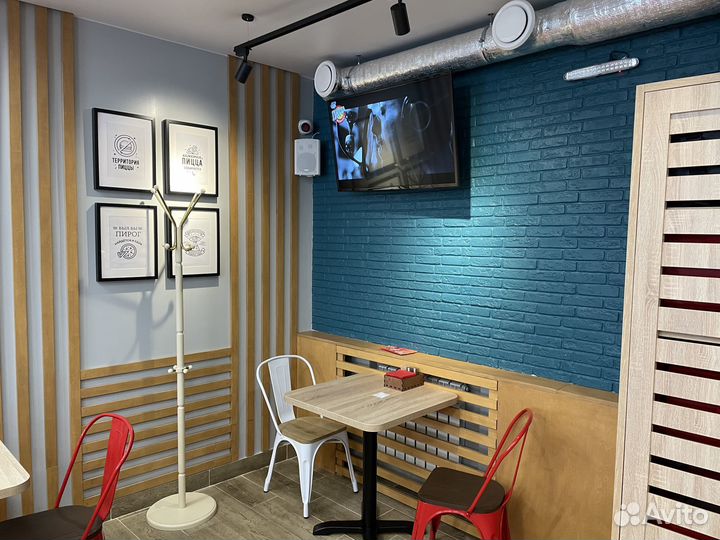 Вешалка напольная, слоновая кость/красное дерево