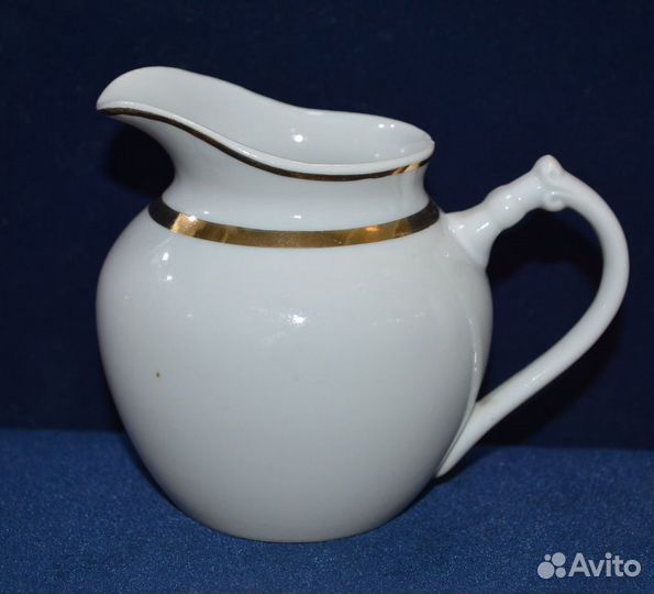 Фарфоровый молочник- дулево. (белый)