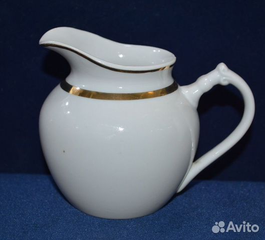 Фарфоровый молочник- дулево. (белый)