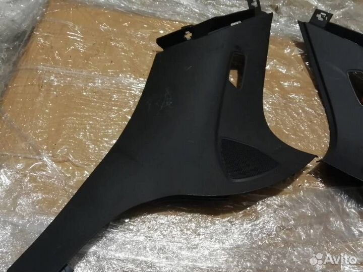 Обшивка стойки задняя верхняя левая Mercedes-Benz
