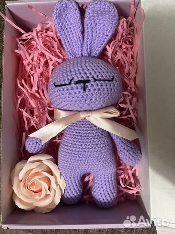 Вязаная игрушка Зайка-сплюшка