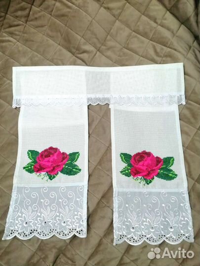 Вышитый рушник к иконам
