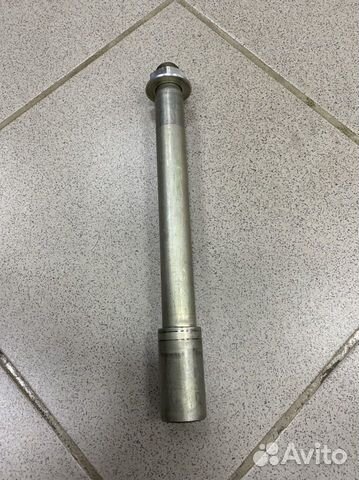 Suzuki gsxr 600 750 L1 ось переднего колеса