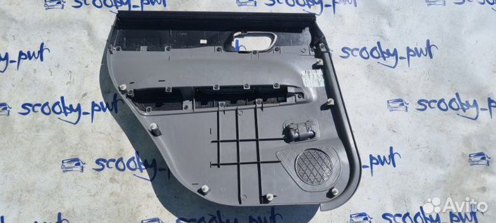 Обшивка дверей задняя правая Subaru Forester SG5