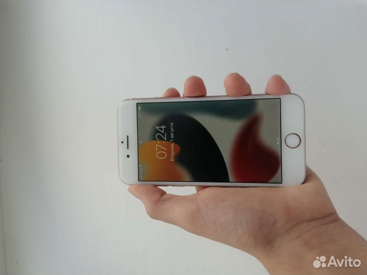 Телефон iPhone 6s