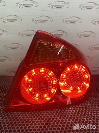 Правый фонарь Nissan Skyline V35