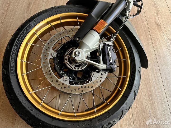Спицованые золотые колеса bmw r1250gs adventure