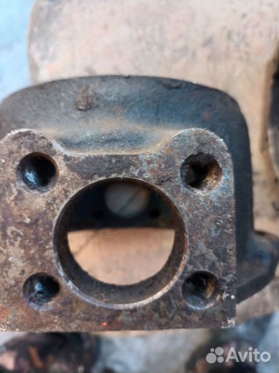 Корпус поворотного кулака УАЗ и шарнир