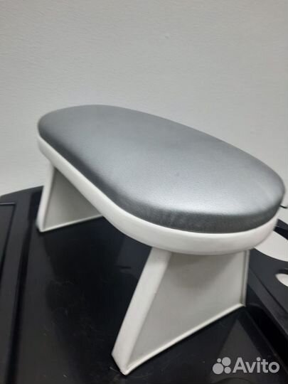 Стул для мастера маникюра бу