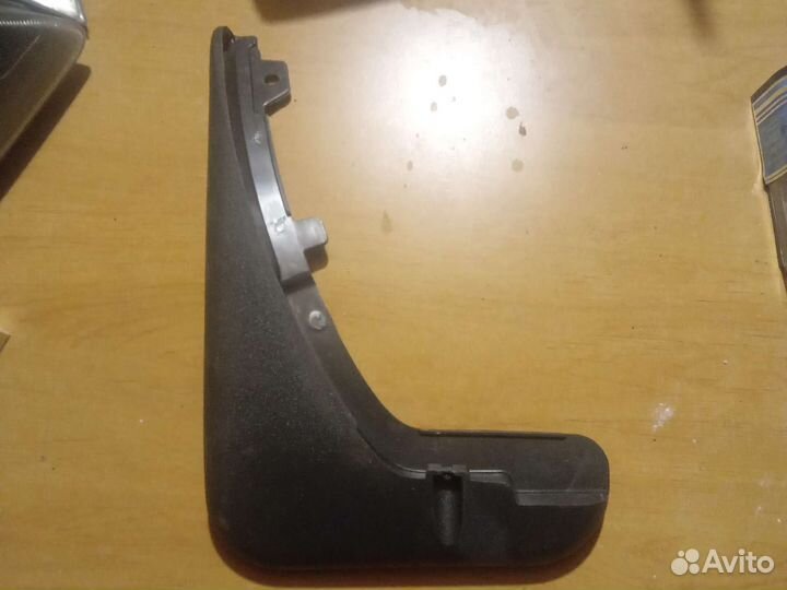 Брызговик передний ford