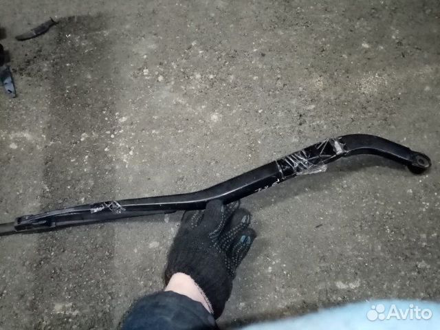 Поводок стеклоочистителя передний левый Infiniti
