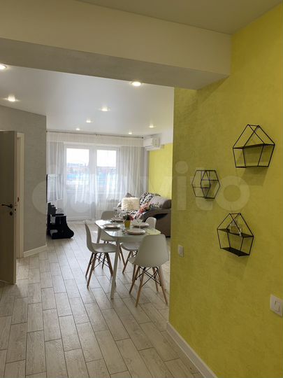 2-к. квартира, 56 м², 4/9 эт.