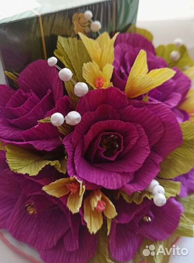 Букет цветов из гофрированной бумаги с конфетами