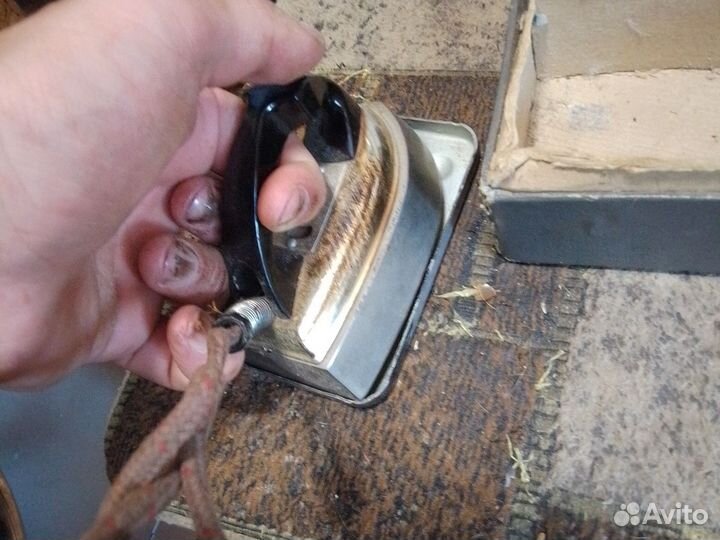 Малогабаритный электрический утюг