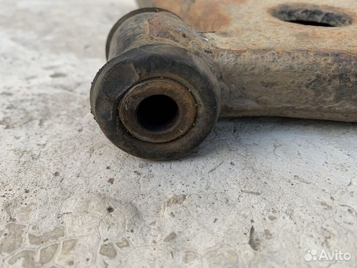 Рычаг левый Lancer 9