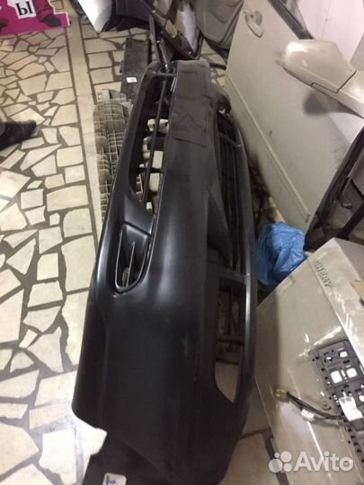 Бампер передний акцент наличие