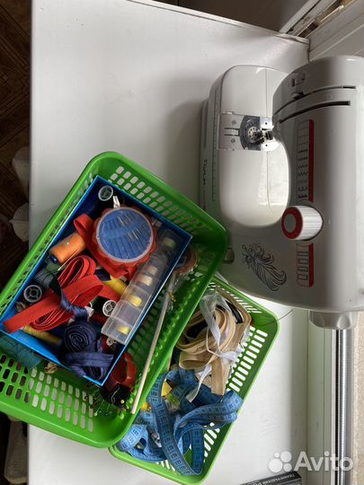 Швейная машина с педалью