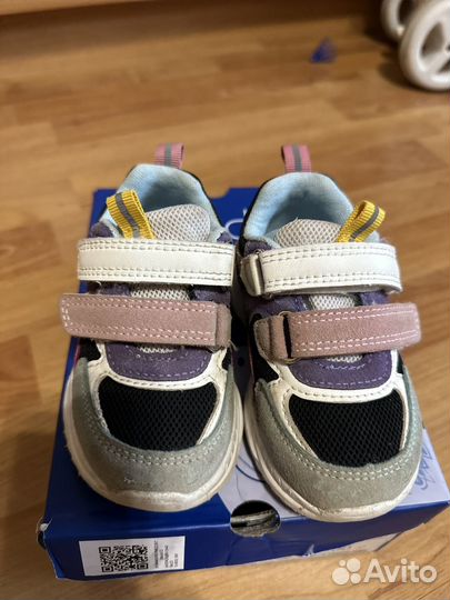 Продам обувь для девочки р-р 20-21