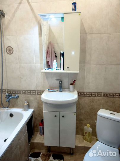 Тумба и шкаф с зеркалом