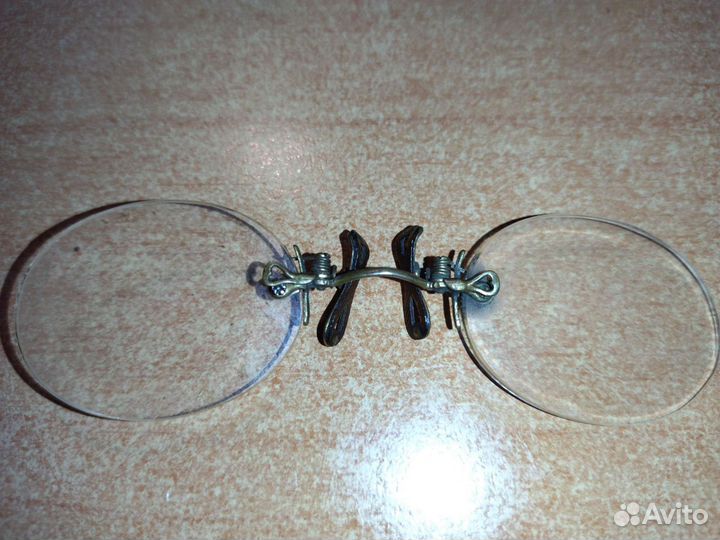 Очки пинсне
