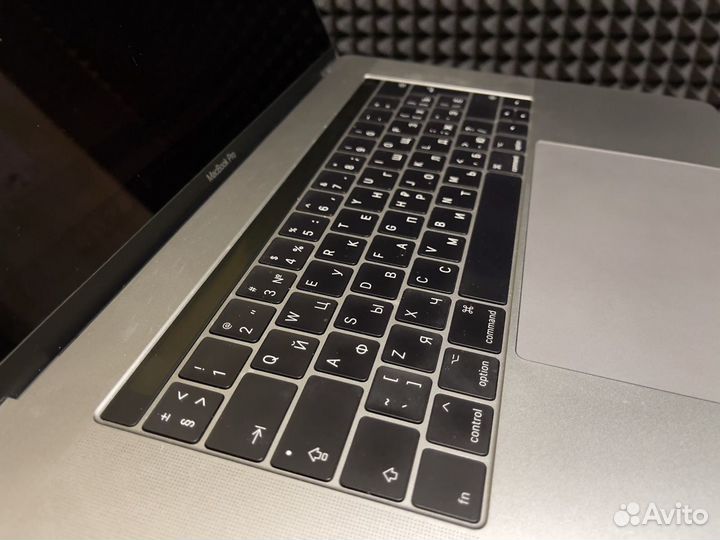 Macbook pro 15 2017 16GB\512SSD touch bar