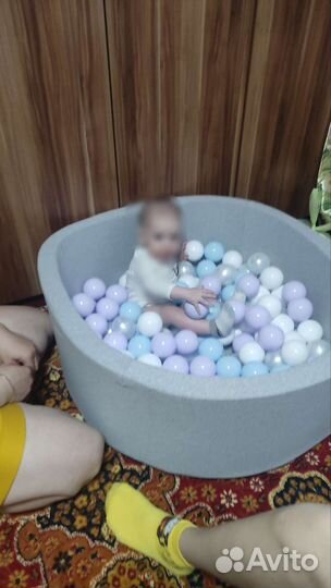 Сухой бассейн с шариками