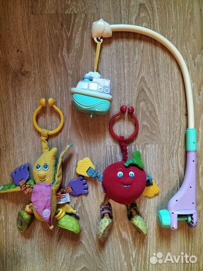 Погремушки, мобиль, коврик развивающий