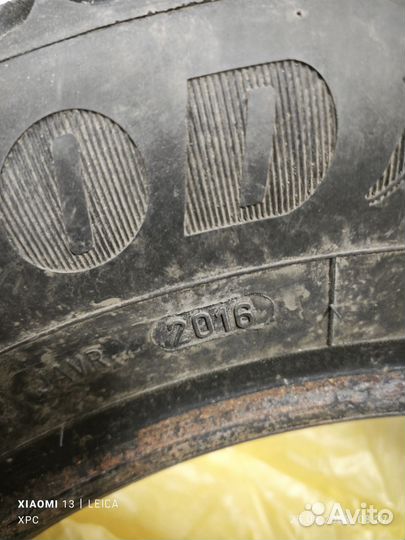 Goodyear Ultra Grip Ice Arctic 2 215/65 R16 98T